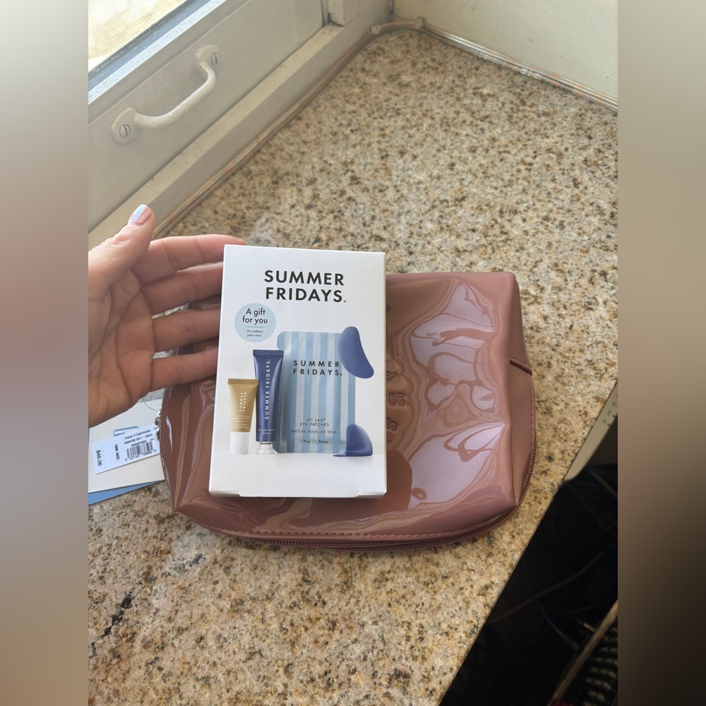 Gap x Summer Fridays Cosmetic Case & Gift Set - Picture 6 of 8